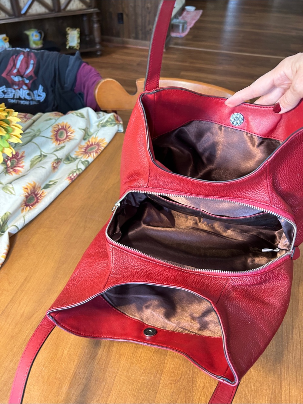 S Zone Red Leather Shoulder Tote Bag - Picture 7 of 12